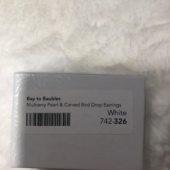 New in box gold Bay to Baubles drop bird earrings - Picture 4 of 4